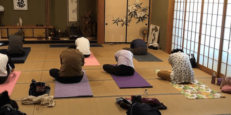 ヨガ教室のイメージ